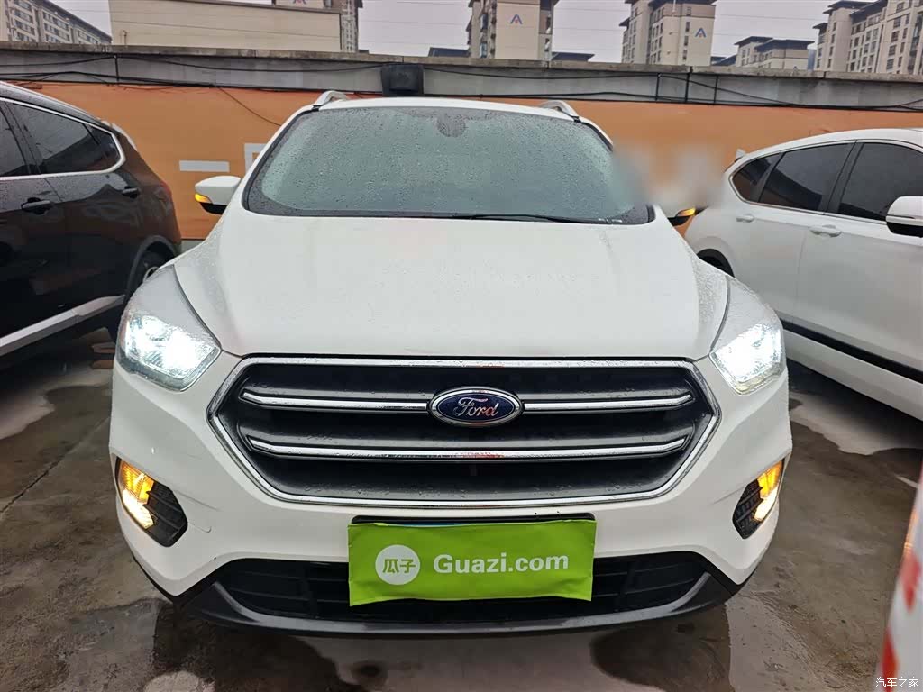 Ford Kuga, 2021 3