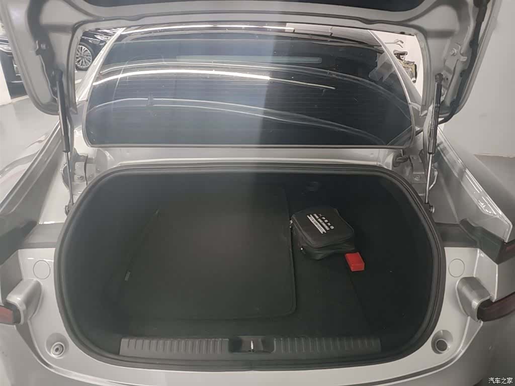 Xpeng P7, 2023 19