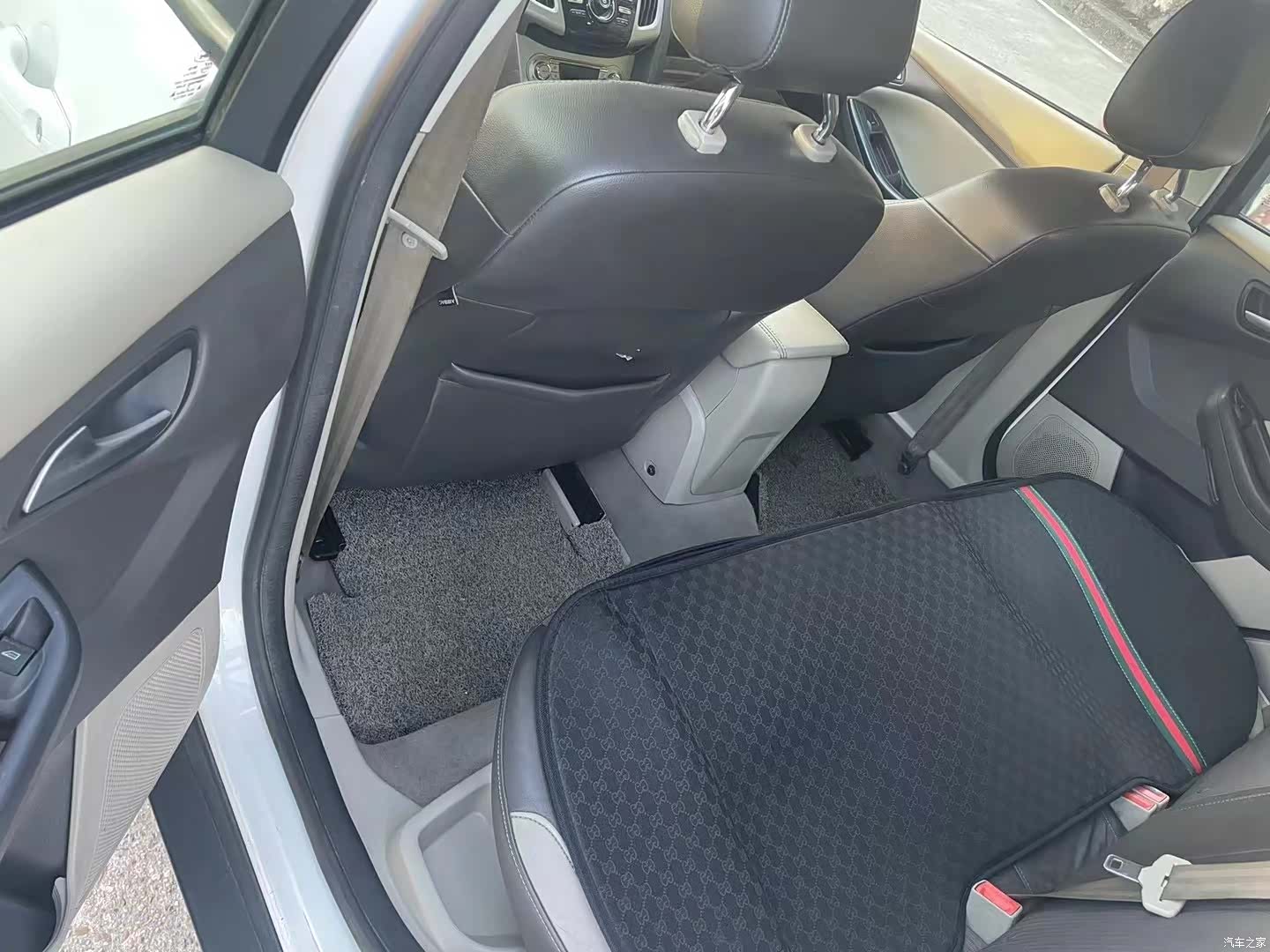 Ford Focus, 2015 7