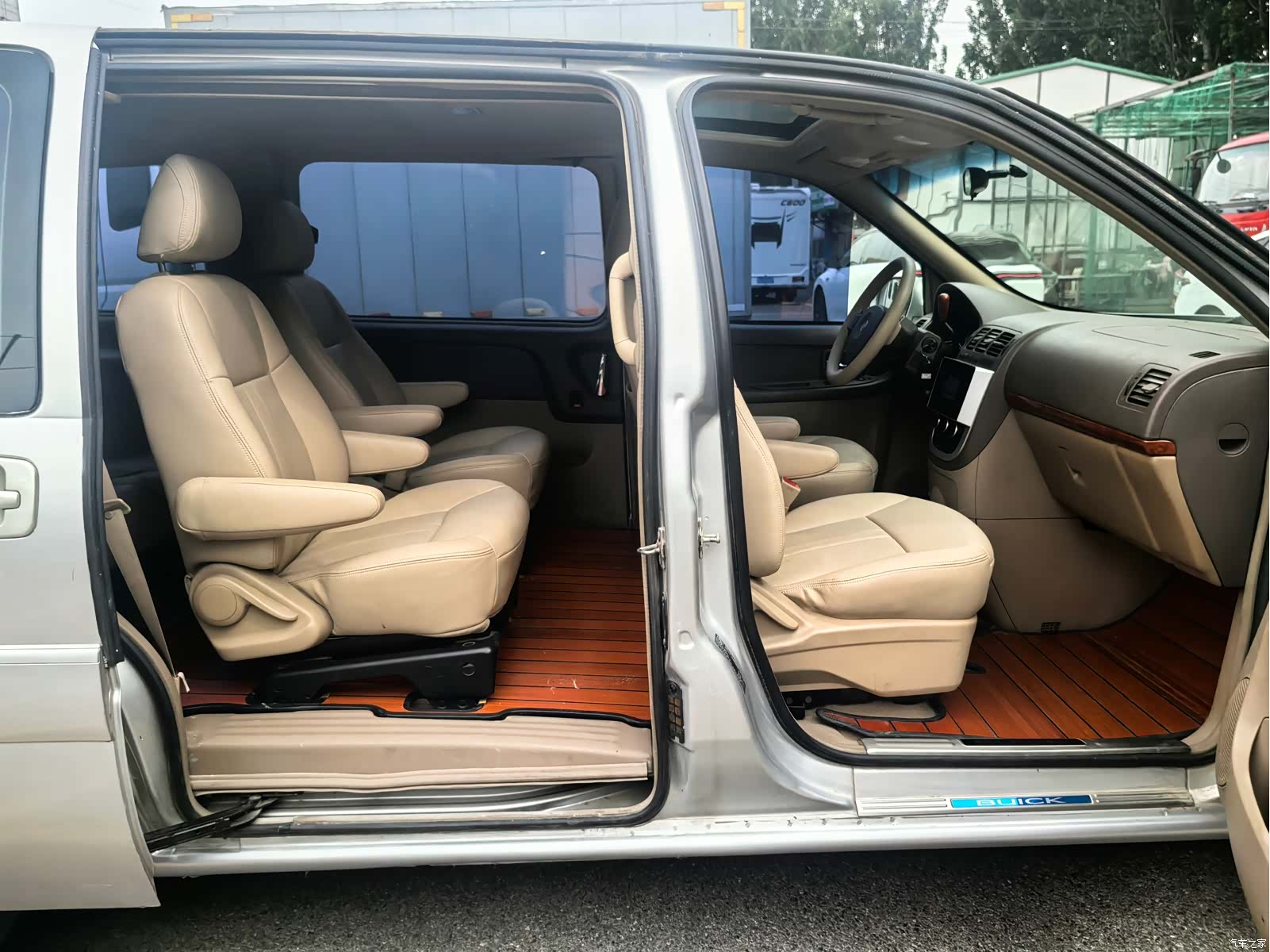 Buick GL8, 2012 11