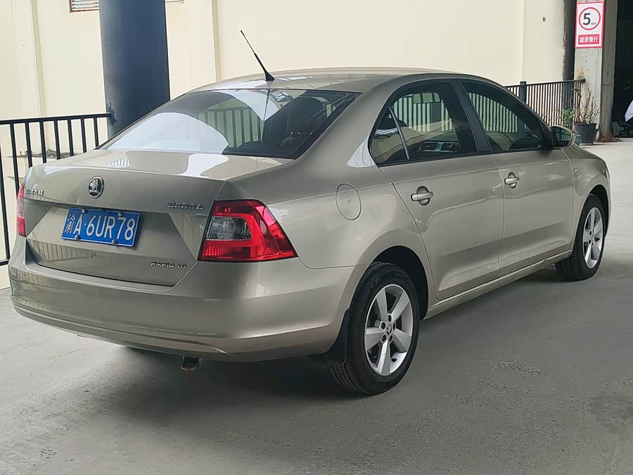 Škoda Rapid 2014, фото 4