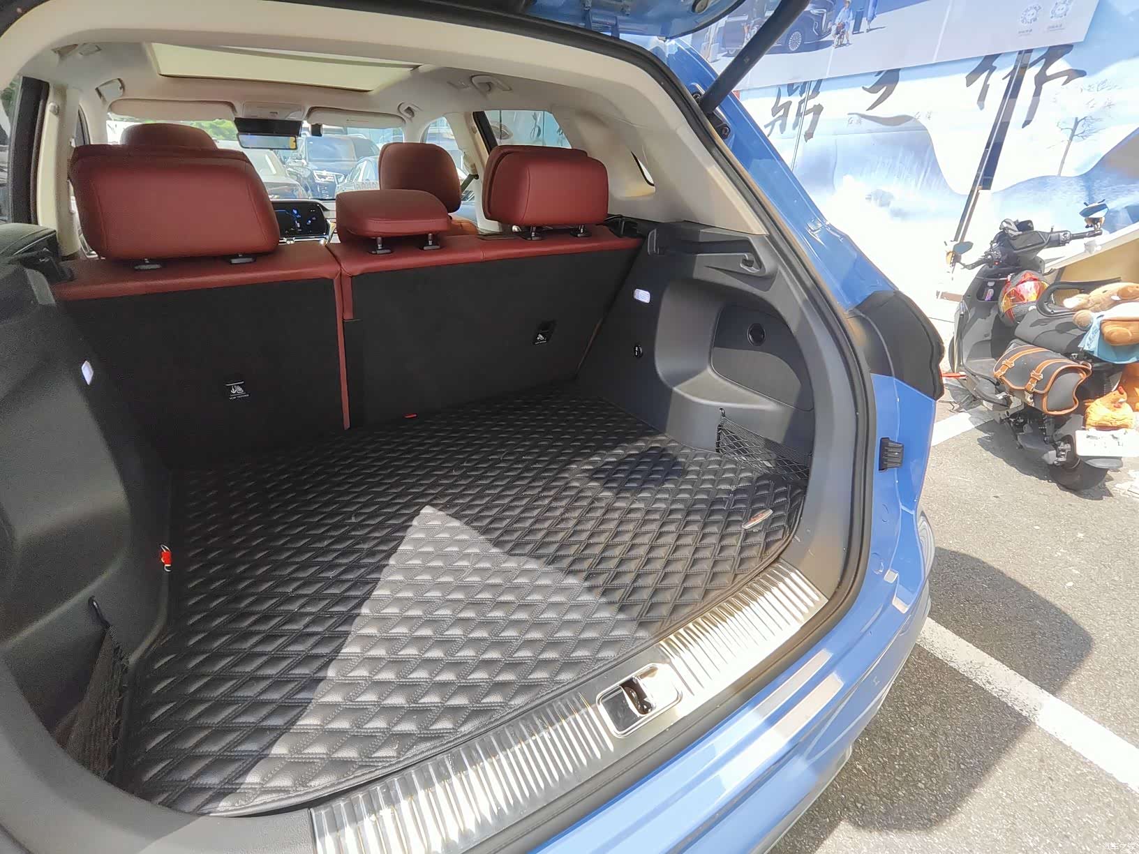 Hongqi HS5, 2023 12