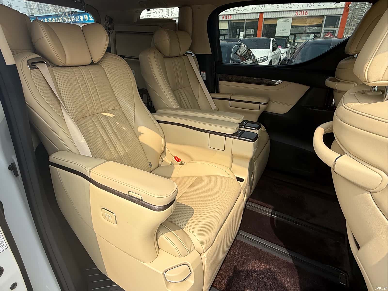 Toyota Alphard, 2019 12