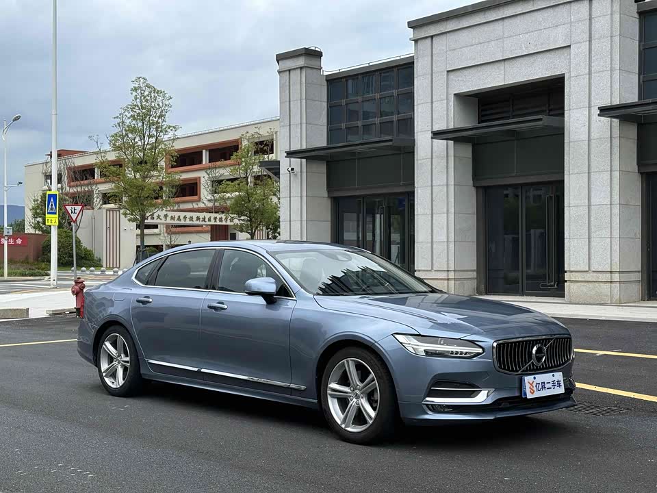 Volvo S90