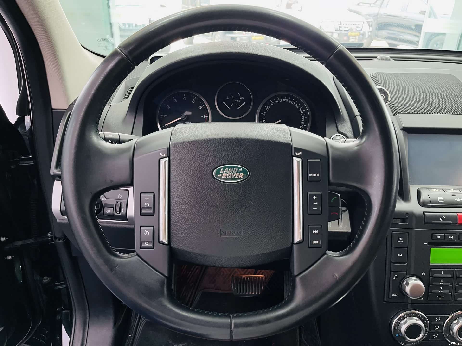 Land Rover i6, 2011 10
