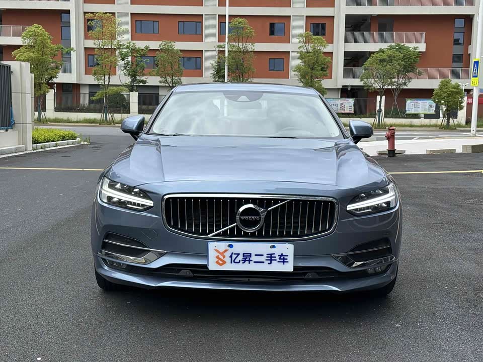 Volvo S90