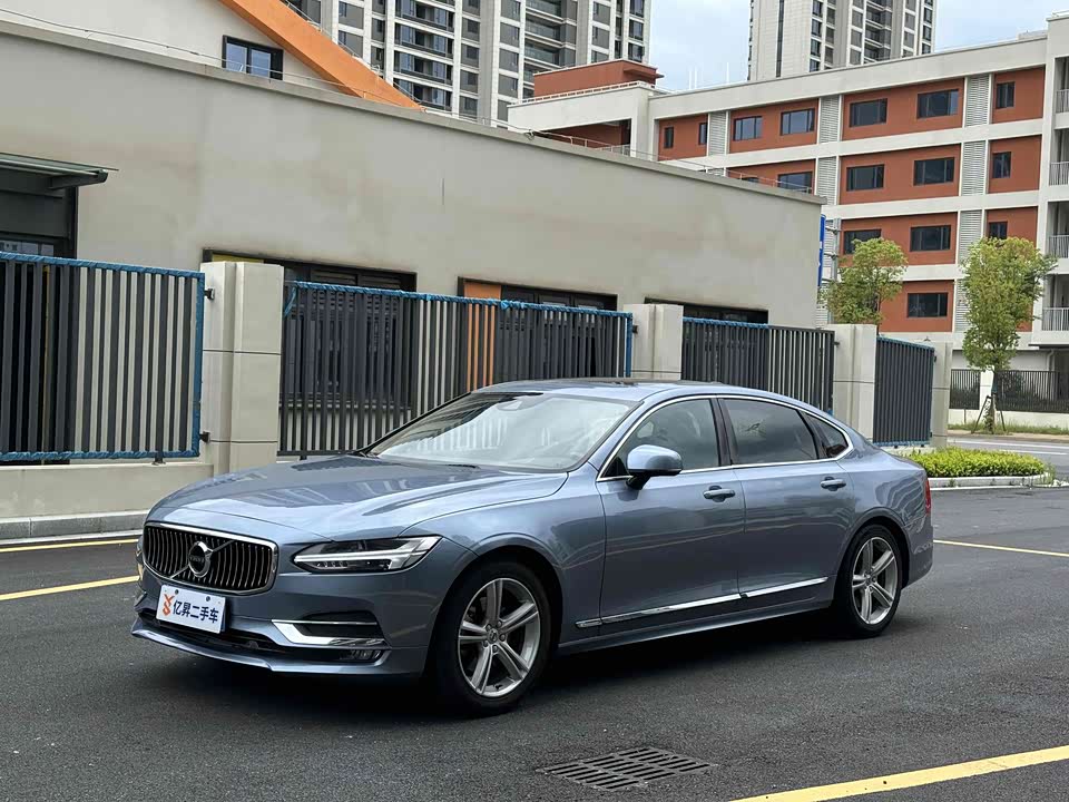 Volvo S90
