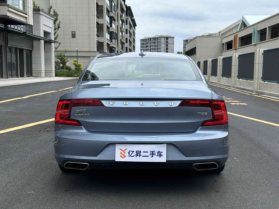Volvo S90