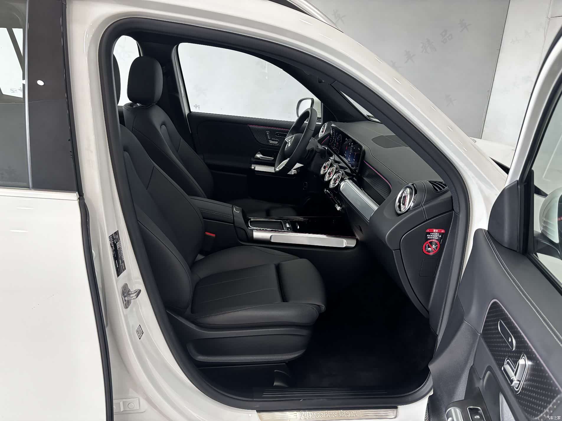 Mercedes-Benz GLB, 2025 26