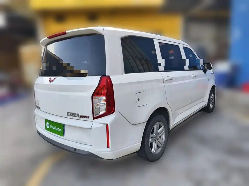 Wuling Wuling Hongguang PLUS
