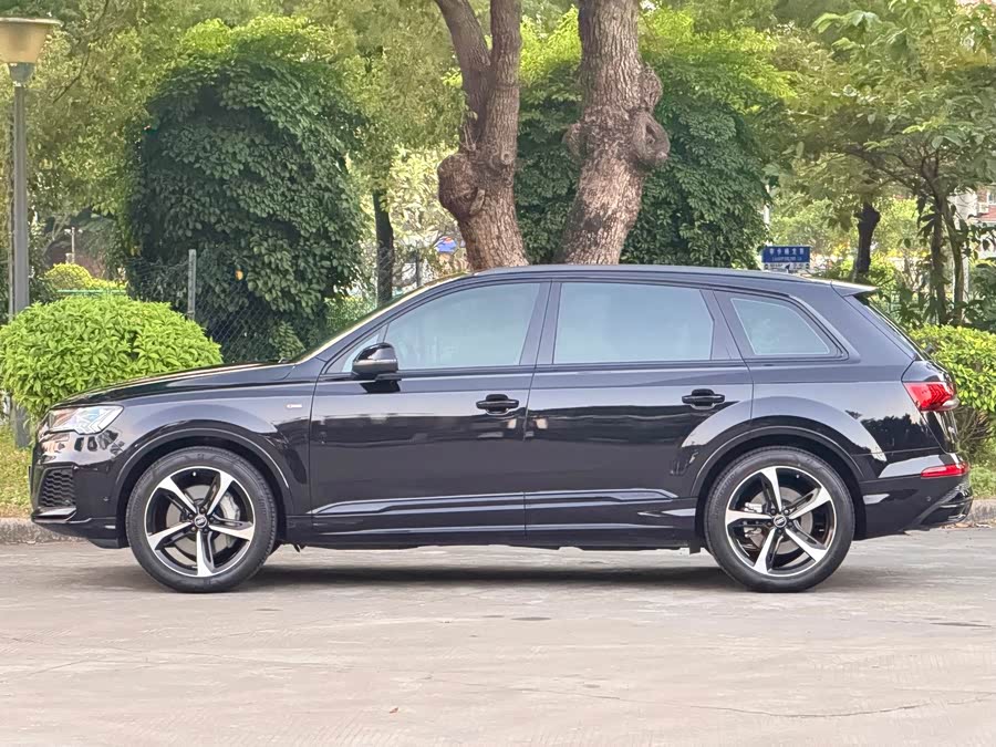 Audi Q7 2021, фото 4