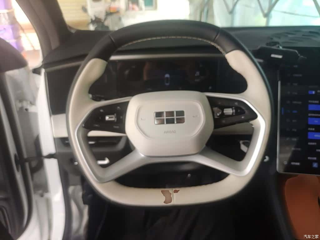 Geely Galaxy L7, 2024 11