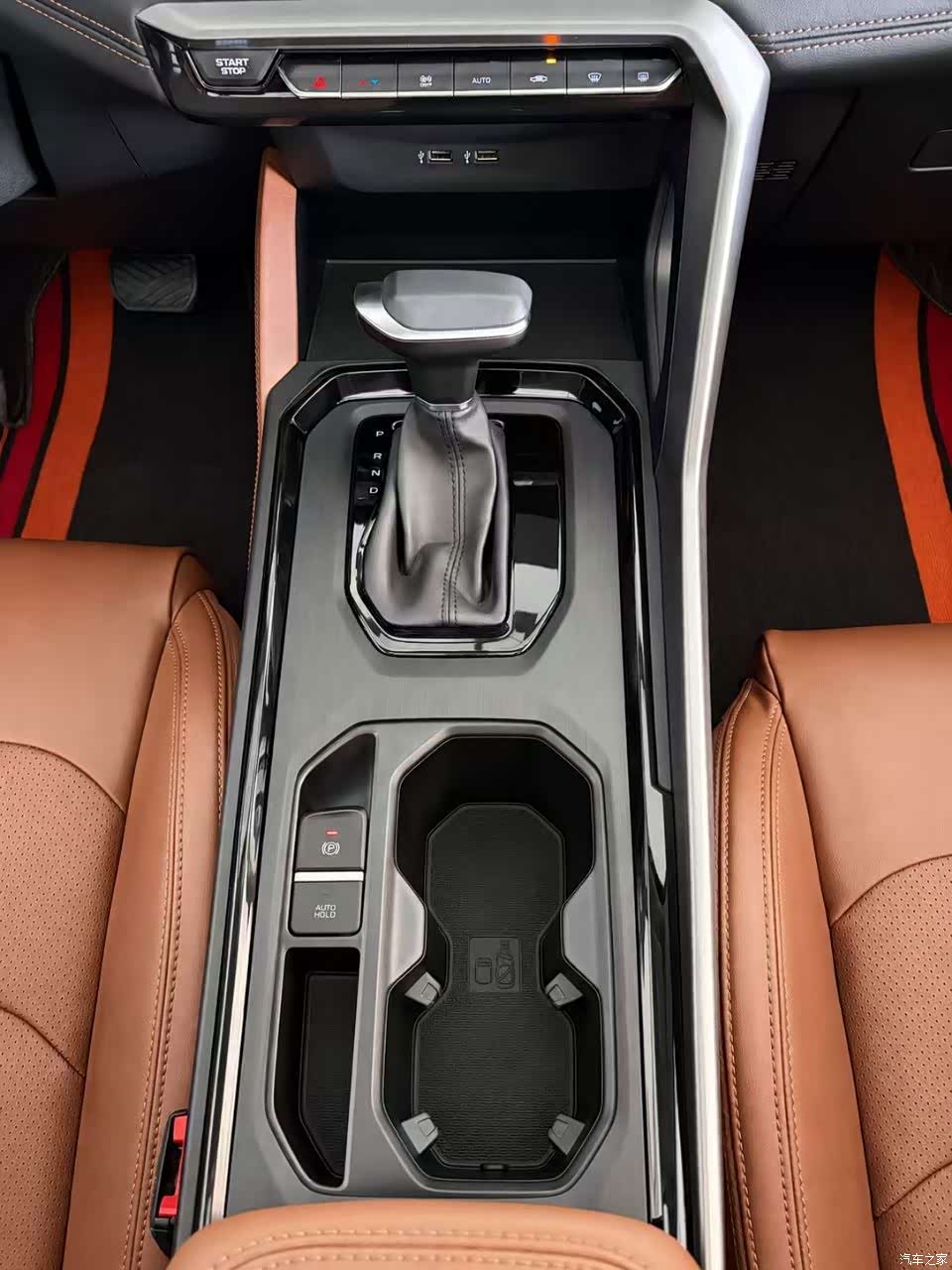 Geely X6, 2022 9