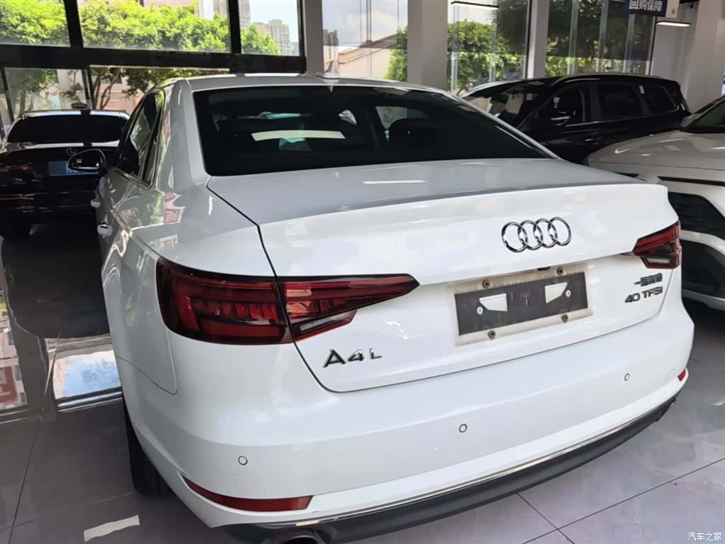 Audi A4L, 2018 все фото