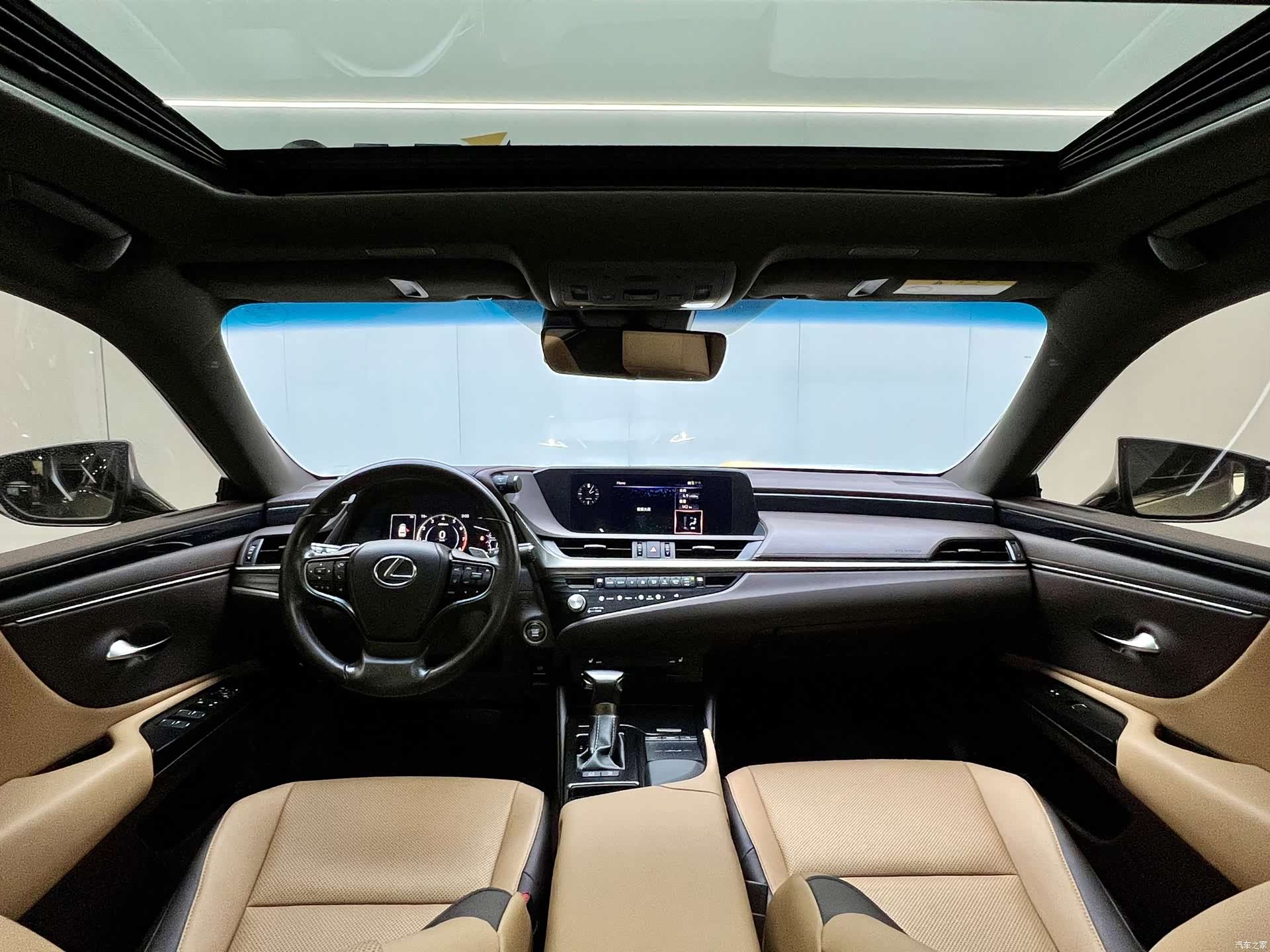 Lexus ES, 2021 все фото