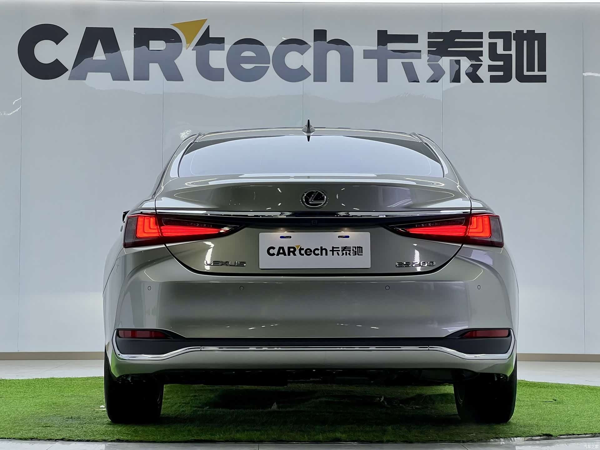 Lexus ES, 2021 9