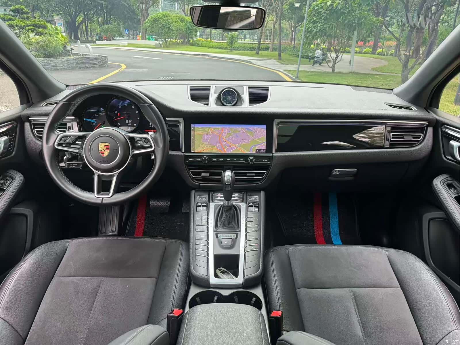Porsche Macan, 2022 10