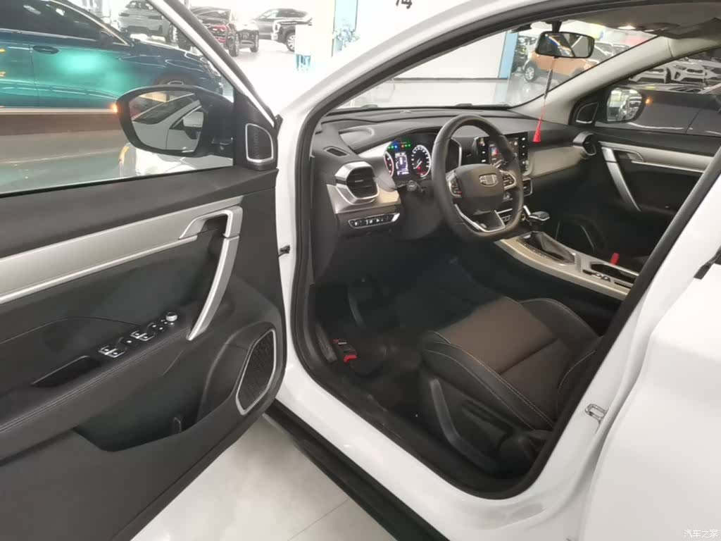 Geely Coolray, 2025 16