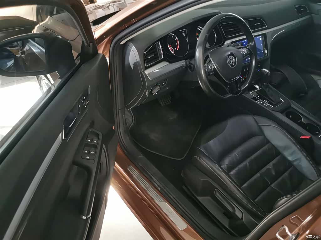 Volkswagen Lamando, 2015 12
