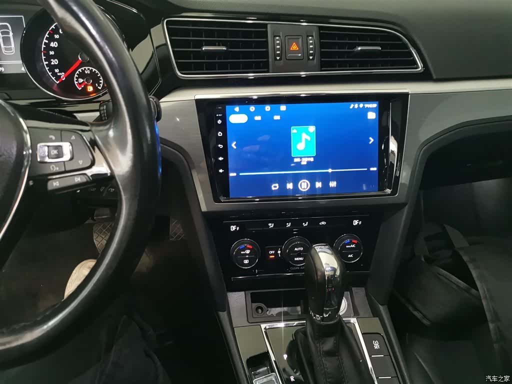 Volkswagen Lamando, 2015 9