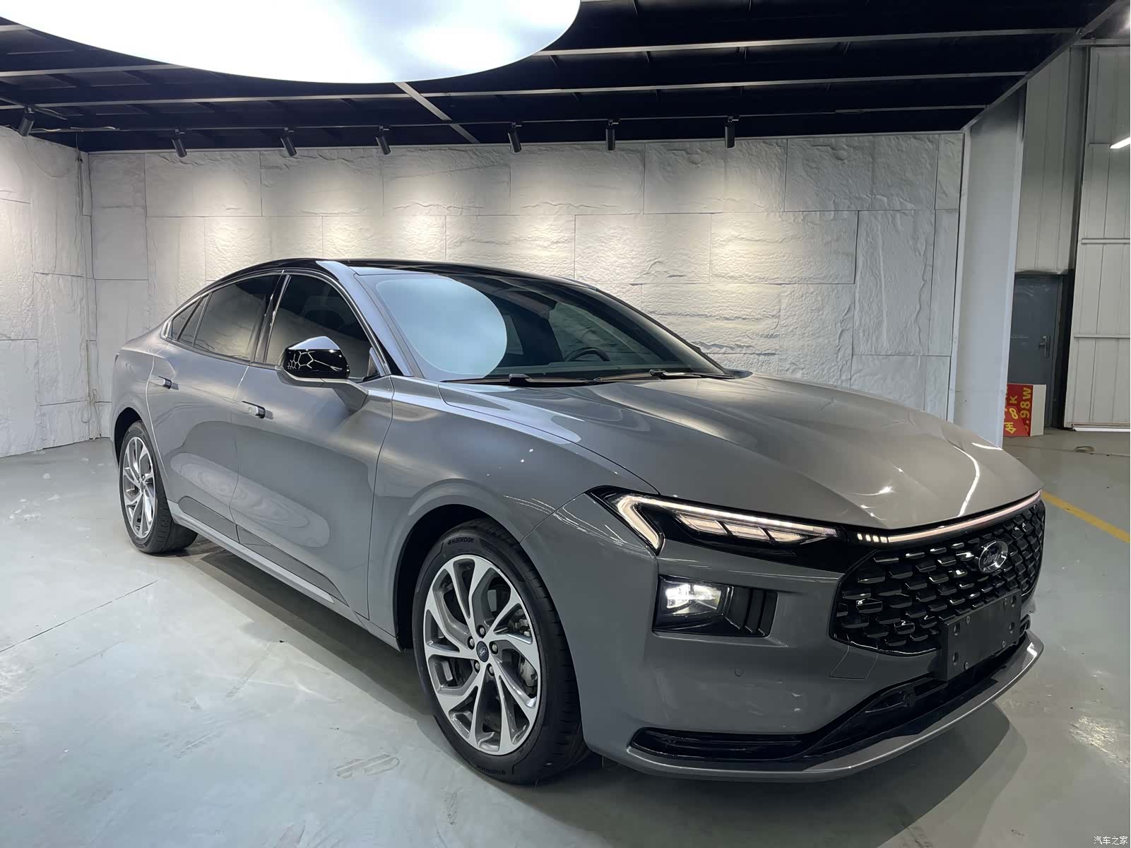 Ford Mondeo, 2022 3