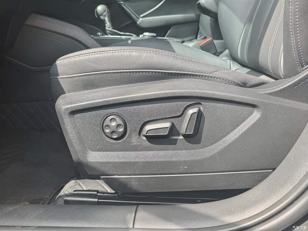 Audi Q2L, 2024 10