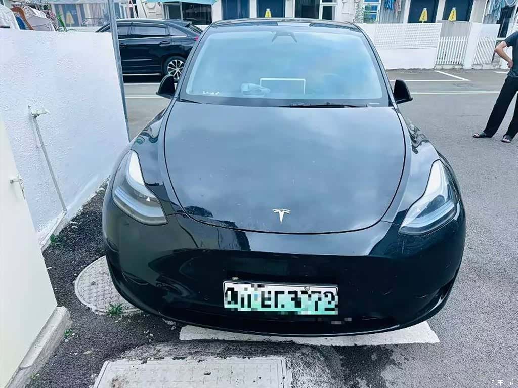 Tesla Model Y, 2023 2