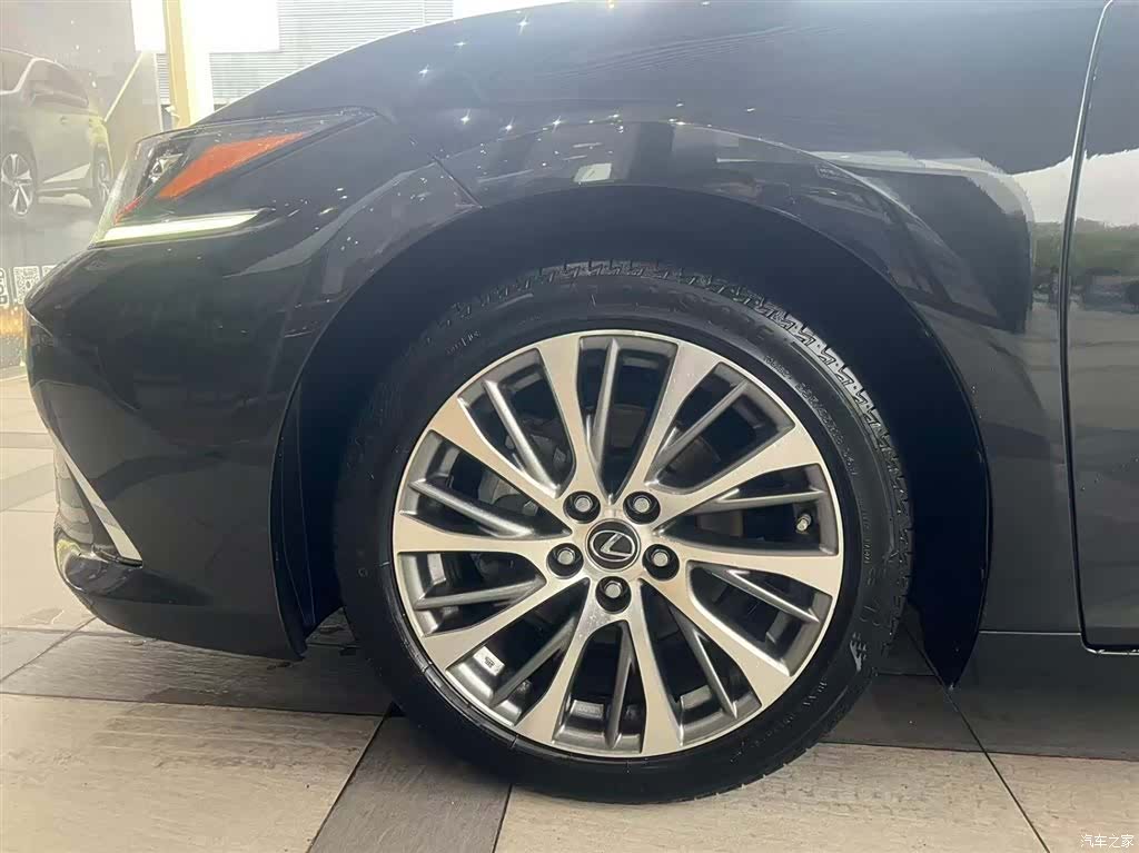 Lexus ES, 2020 6