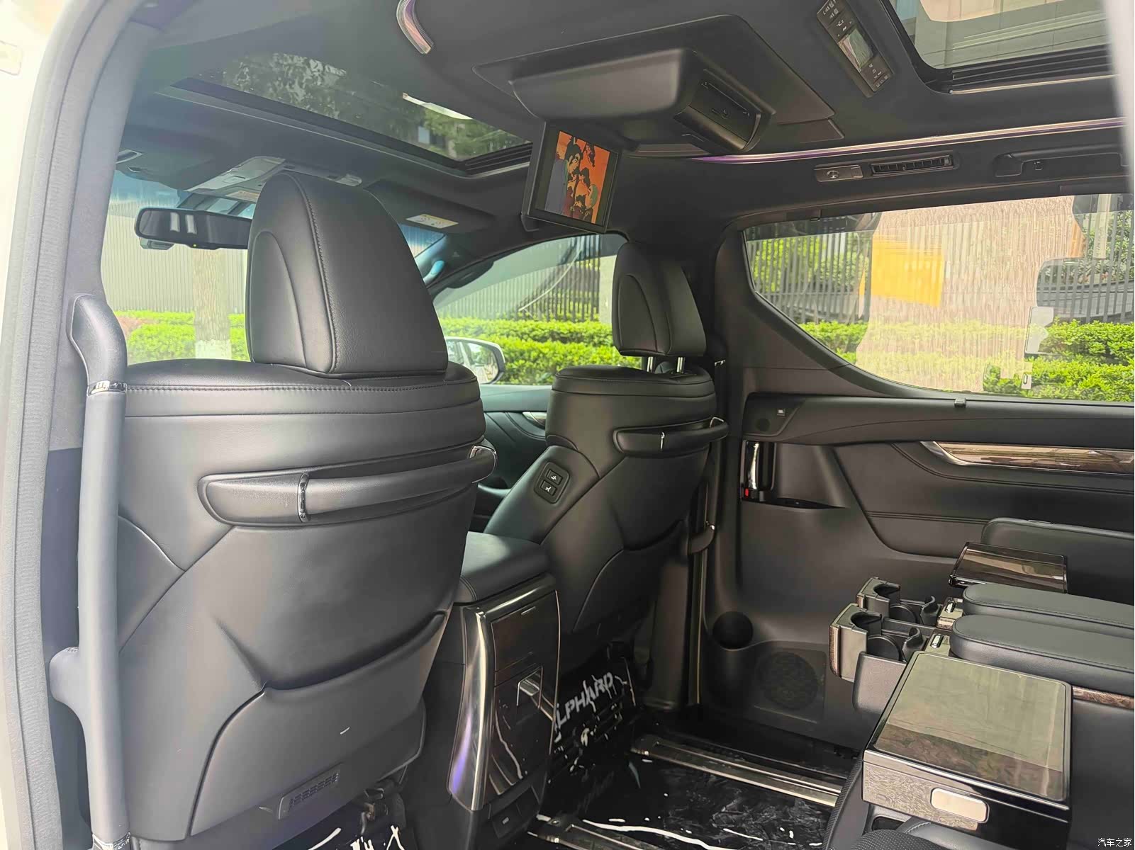 Toyota Alphard, 2018 8