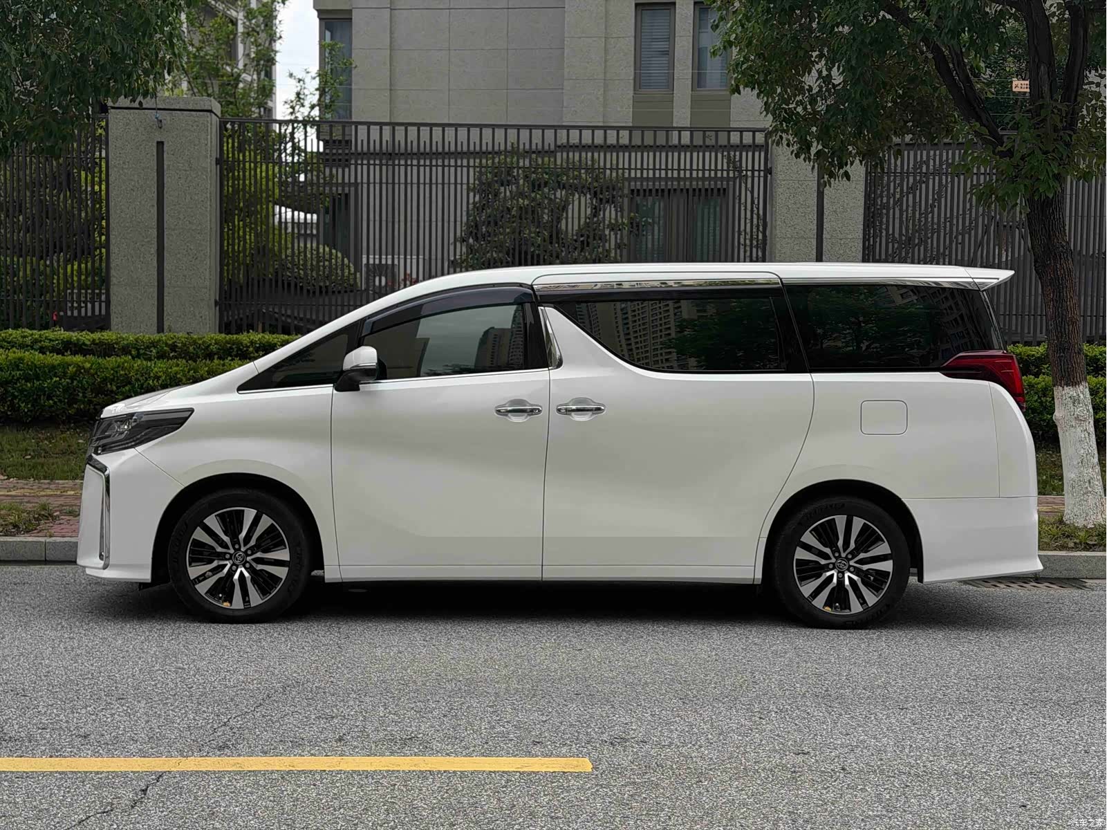 Toyota Alphard, 2018 13