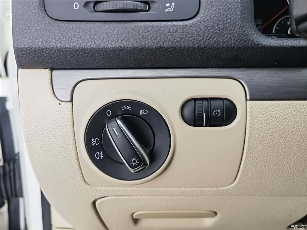 Volkswagen Sagitar, 2011 21