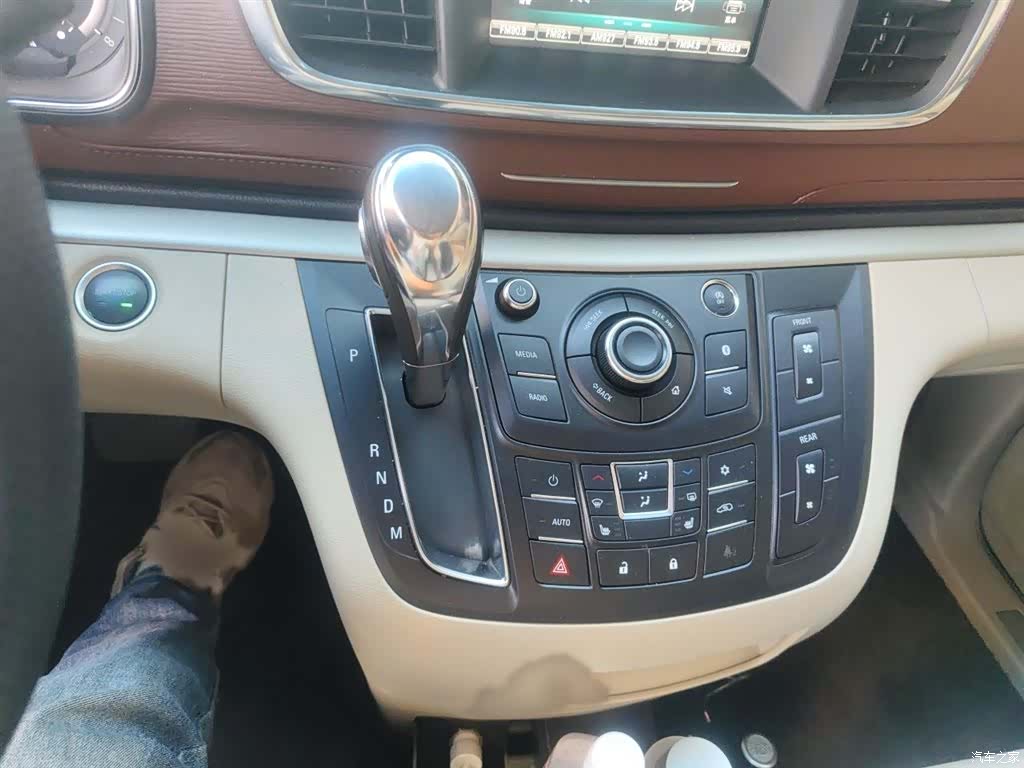Buick GL8, 2019 7