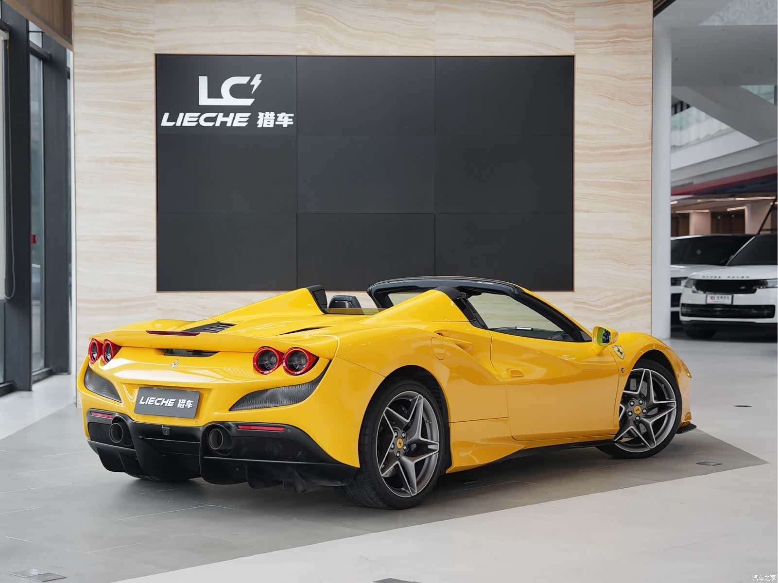 Ferrari F8, 2021 21