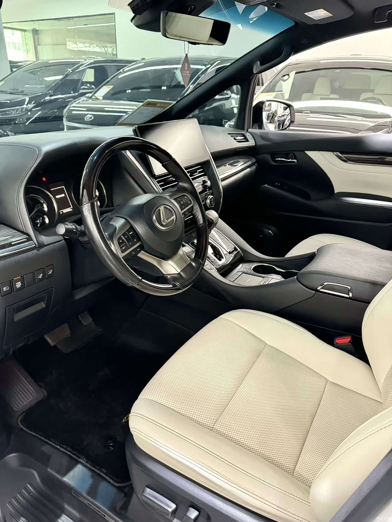 Lexus LM, 2021 10