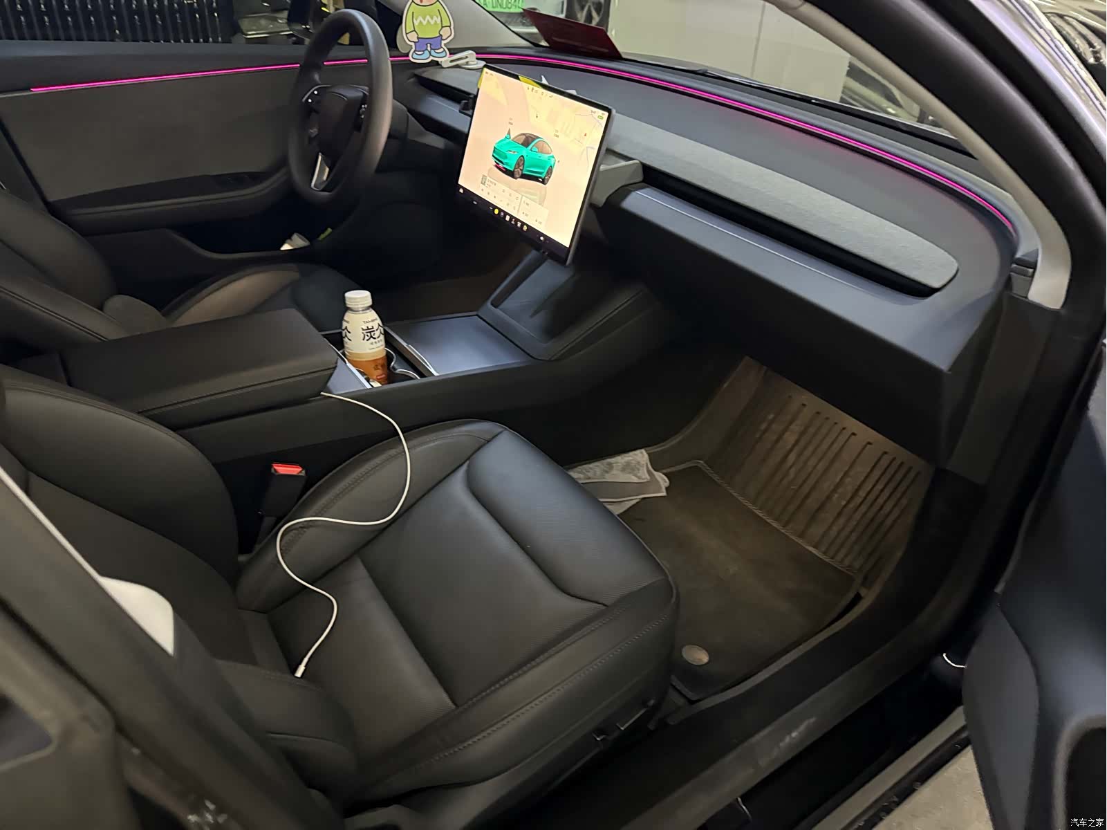 Tesla Model 3, 2025 10