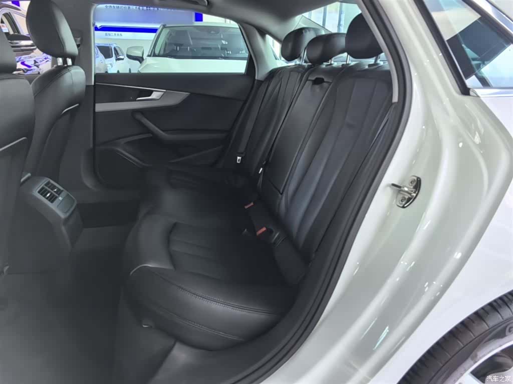 Audi A4L, 2018 17