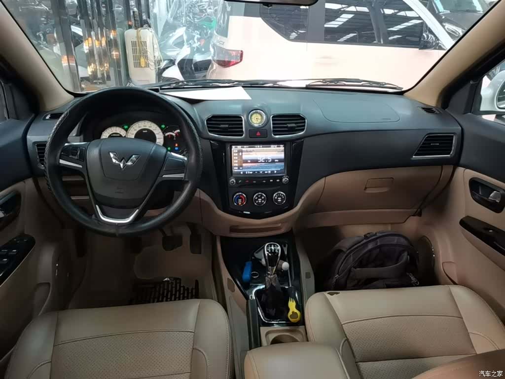 Wuling Hongguang, 2015 10