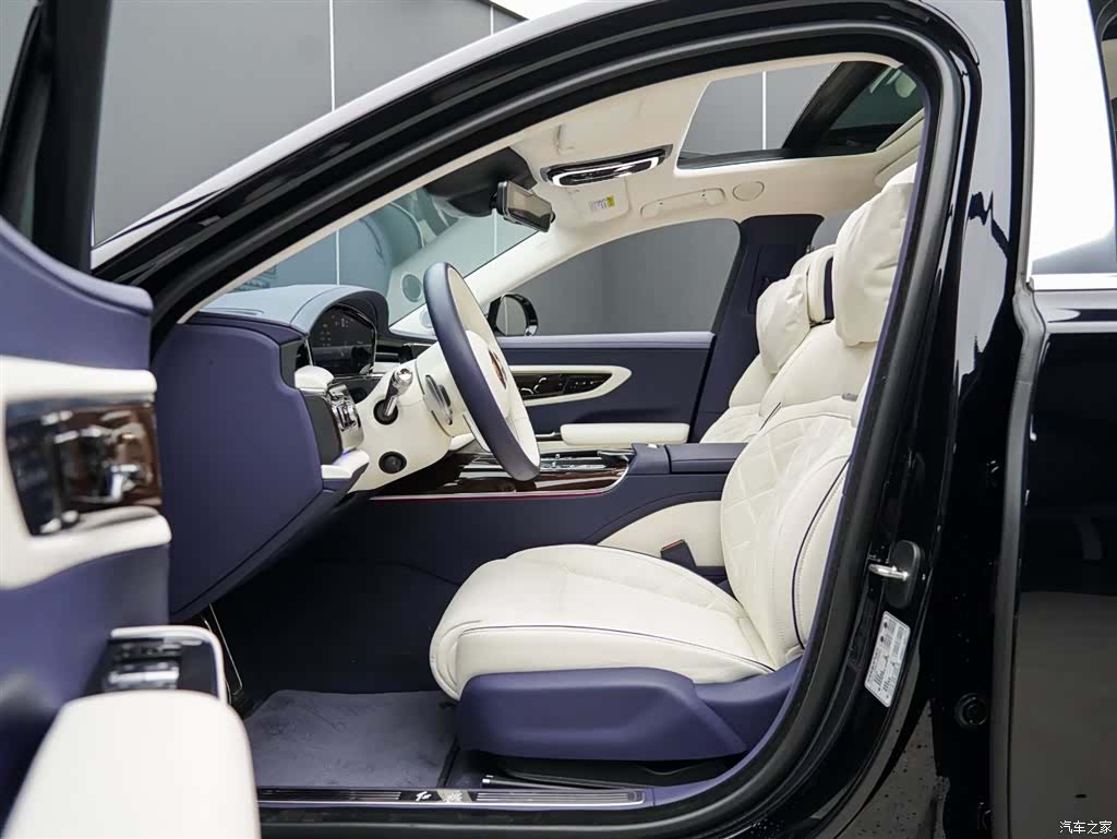 Hongqi Guoya, 2025 8