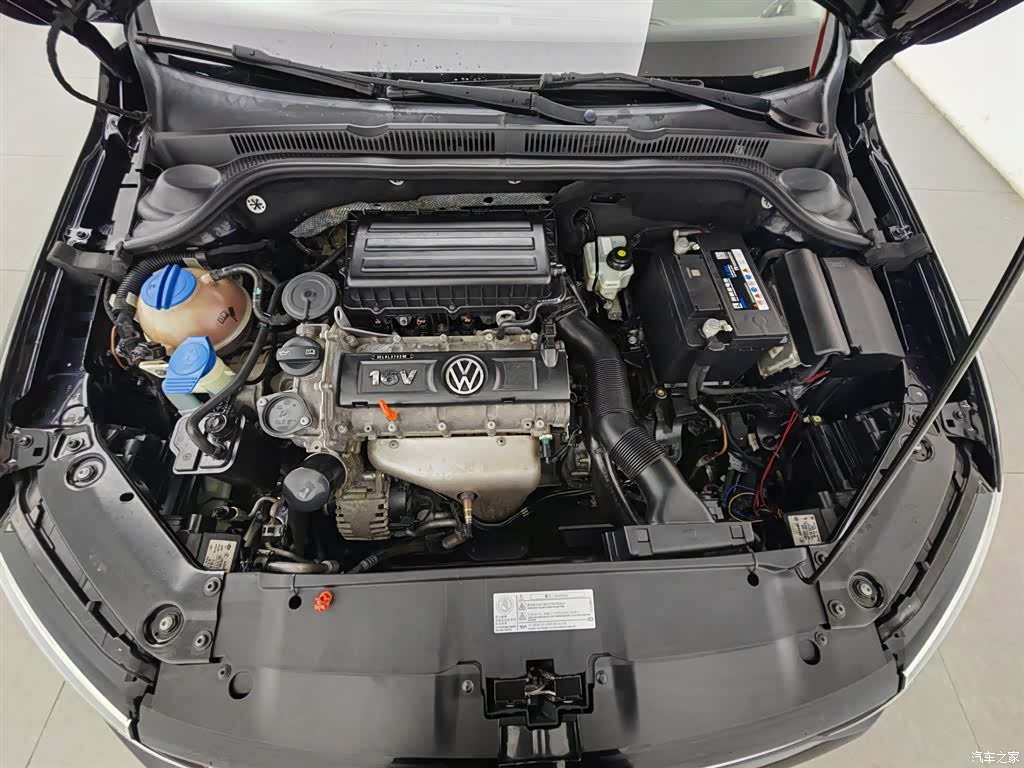 Volkswagen Sagitar, 2013 6