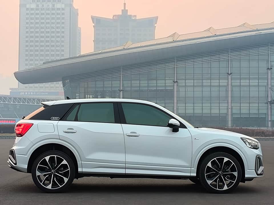 Audi Q2L