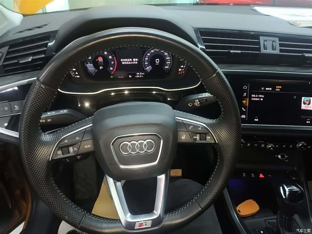 Audi Q3, 2021 11