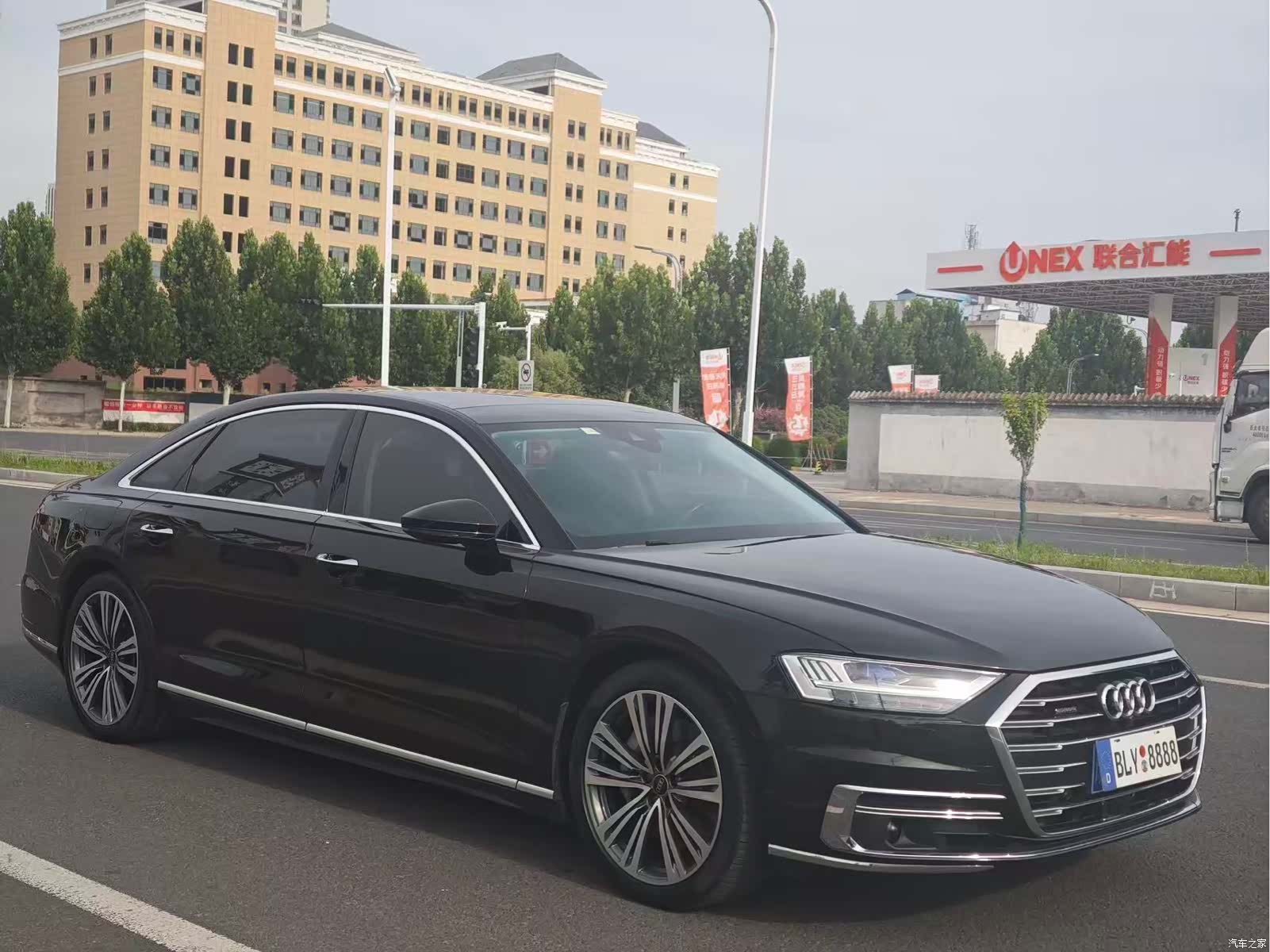 Audi A8L, 2021 3