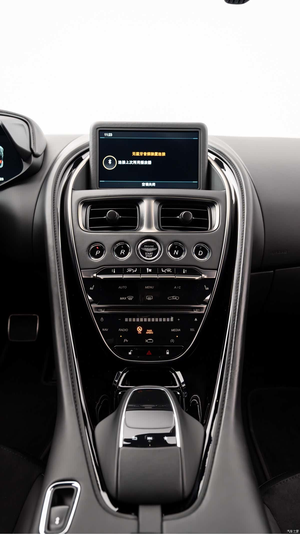 Aston Martin DBS, 2023 10