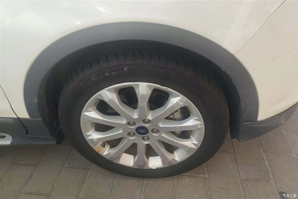 Ford Kuga, 2015 6