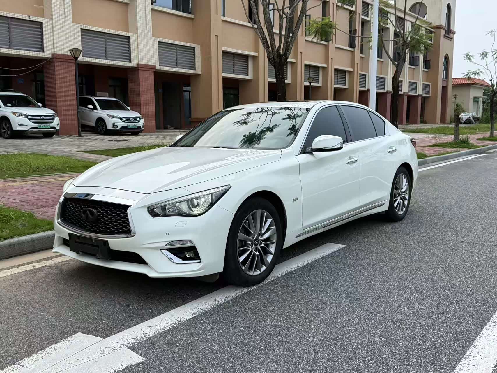 Infiniti Q50L
