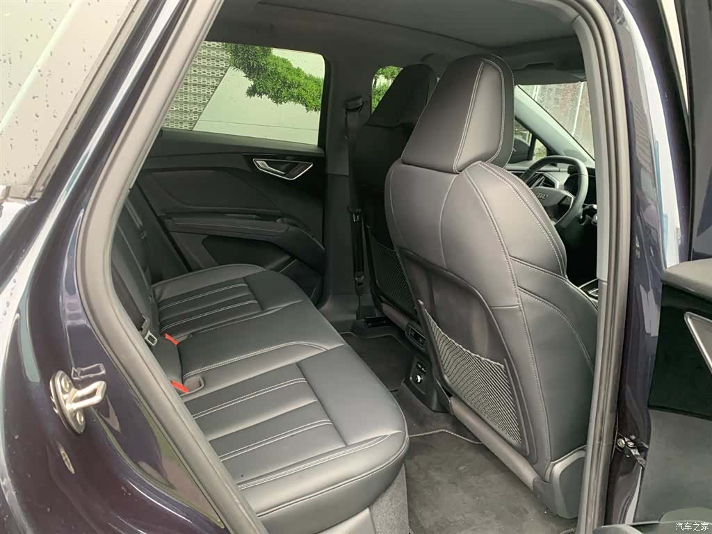 Audi Q4 e-tron, 2024 9