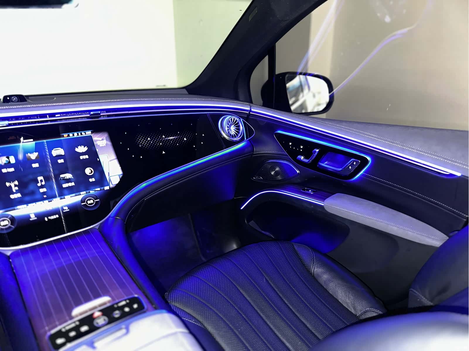 Mercedes-Benz EQS, 2023 29