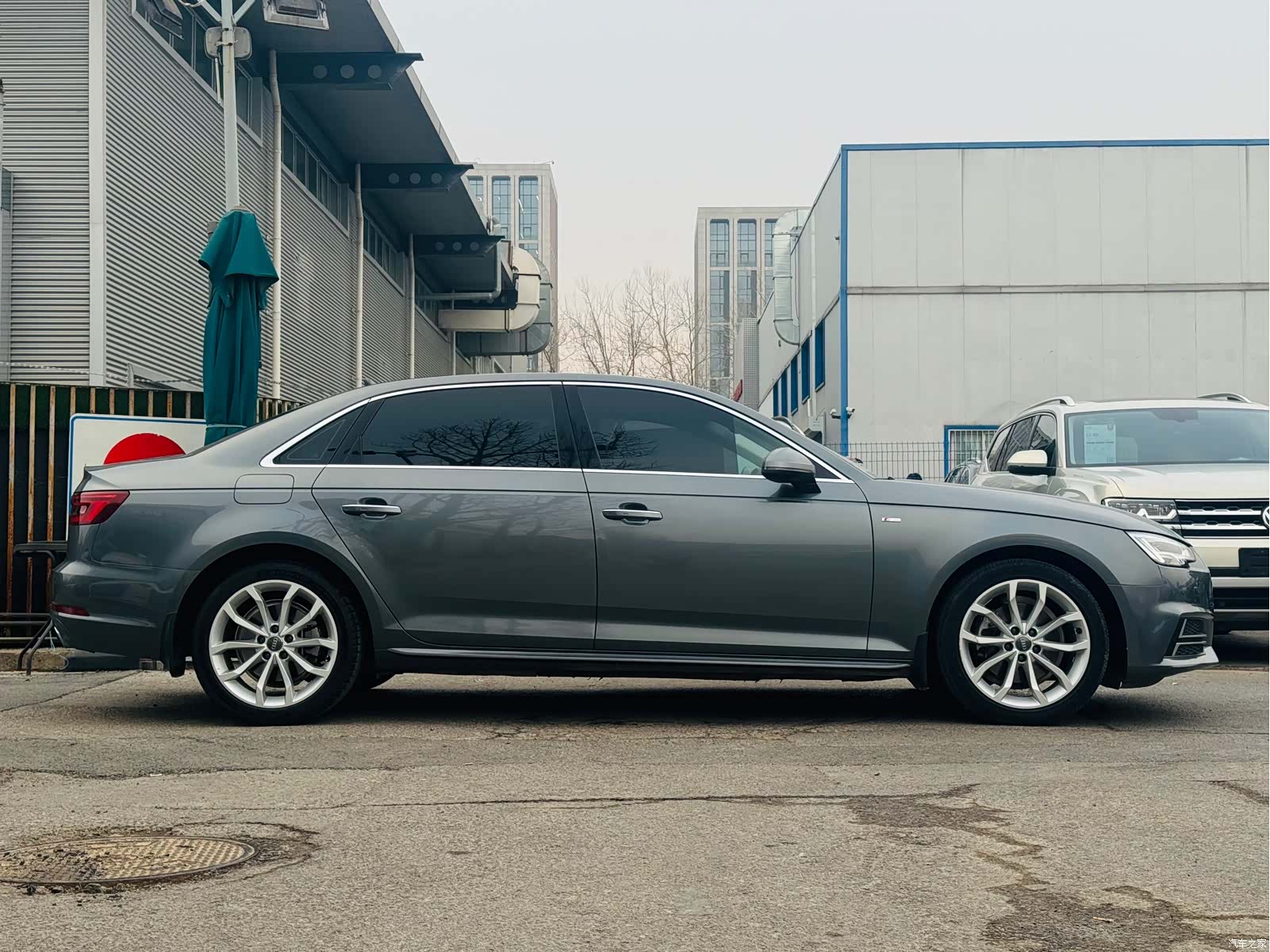 Audi A4L, 2018 все фото