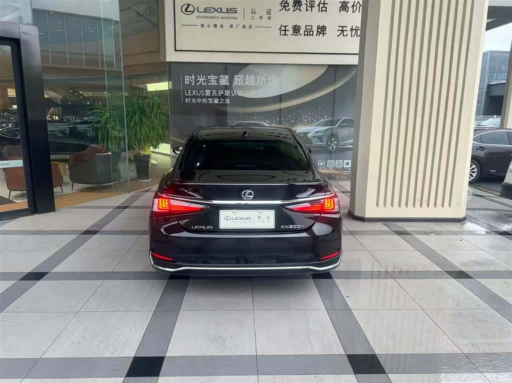 Lexus ES, 2020 все фото