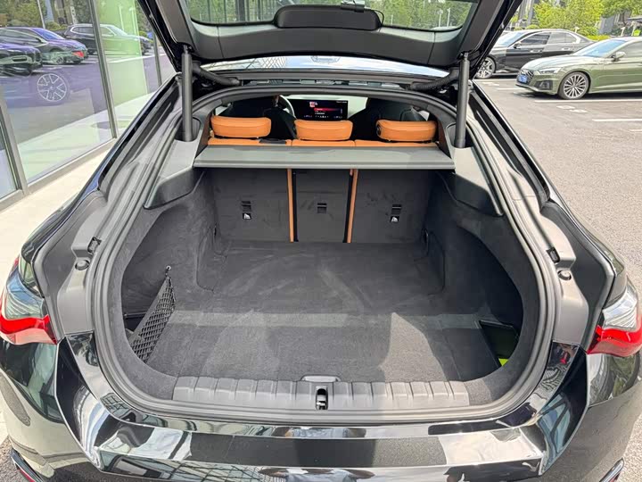 BMW i4 2022 M5 0
